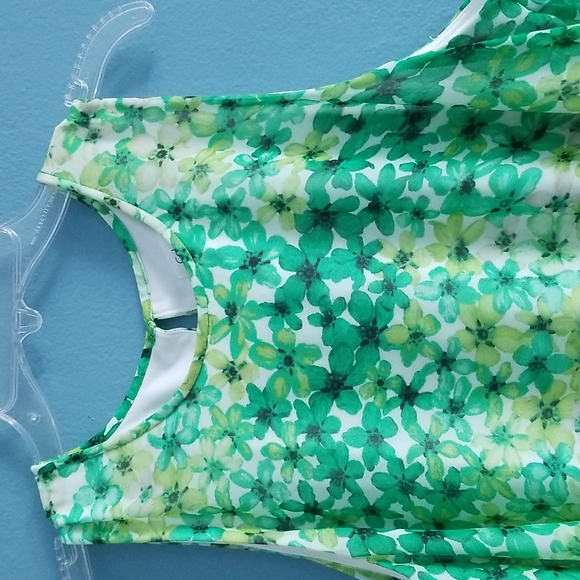 Calvin Klein Summer Dress. - Picture 2 of 3